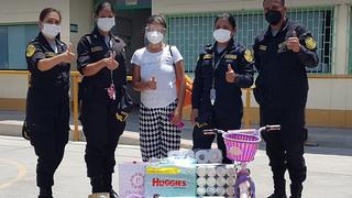 Piura: Efectivos de la policía hacen donación de pañales y juguetes a niña del hospital Santa Rosa