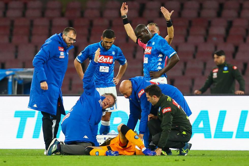 David Ospina se desploma durante un partido y es trasladado al hospital. (AFP)
