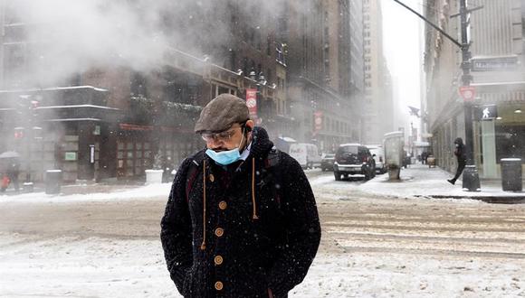 Entre el medio y los problemas logísticos, la ciudad de Nueva York continúa la vacunación contra el coronavirus. (Foto: EFE)