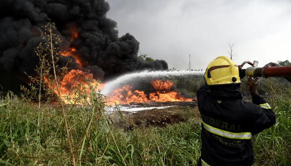 El fuego terminó extendiéndose hasta un gaseoducto cercano a la iglesia. (Foto: AFP)