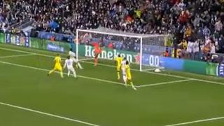 Benzema, cabezazo y pelota al travesaño en chance de gol ante Chelsea [VIDEO]