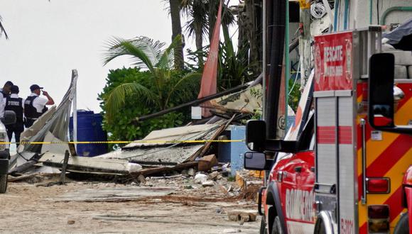 Vista de los escombros tras una explosión en un restaurante de la zona turística de Playa Mamitas, en Playa del Carmen, Estado de Quintana Roo, México, el 14 de marzo de 2022. - Las autoridades estatales reportan dos personas muertas y 19 heridas. (Foto por ELIZABETH RUIZ / AFP)