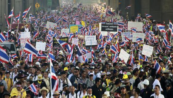 Tailandia: Gobierno cedió a las protestas populares.