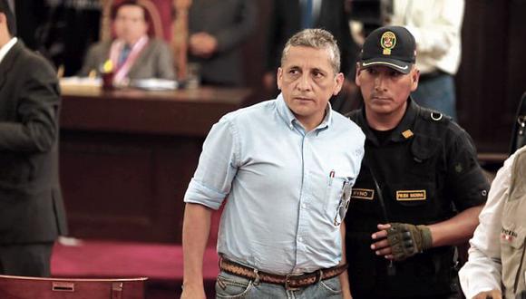 Antauro Humala no deja de usar su celda como centro de reuniones políticas. (GEC)