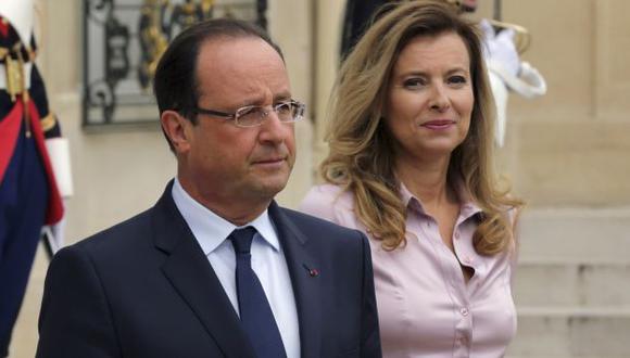 Pareja de François Hollande, Valérie Trierweiler, fue hospitalizada tras conocer amorío. (Reuters)