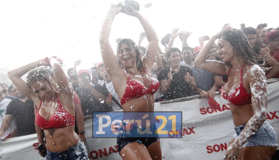 Paula Ávila, Macarena Vélez y Sheffany Loza encendieron a limeños con sensual 'Car Wash Sonax'. (Foto: Geraldo Caso)
