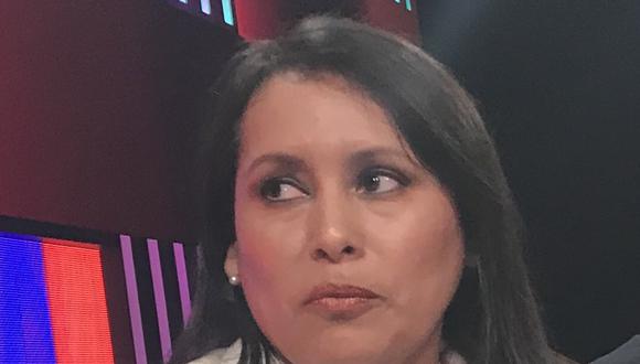 Izaguirre no afirmó ni negó que su esposo conociera al primer ministro César Villanueva. (Foto: Twitter)