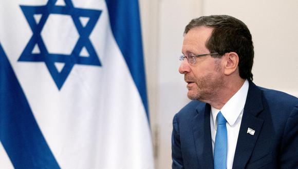 El presidente israelí, Isaac Herzog, observa durante una reunión con el secretario de Estado de EE. UU., Antony Blinken, que no aparece en la foto, en Washington, DC, el 25 de octubre de 2022. (Foto de Stefani Reynolds / POOL / AFP)