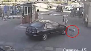 VIDEO: Niño chino fue atropellado y quedó atrapado en la llanta del auto