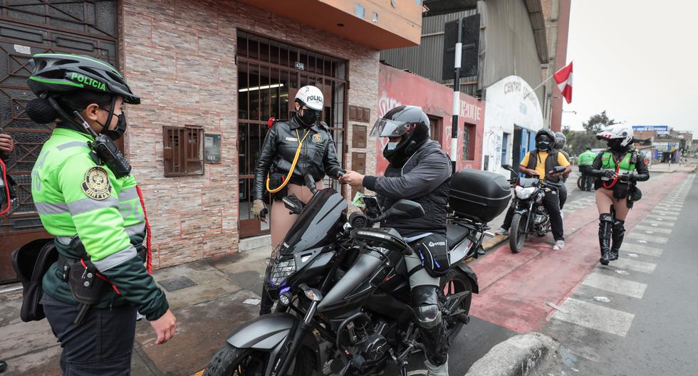 Más de 60 motociclistas fueron multados hasta con S/352 por invadir la  ciclovía de la avenida Universitaria nndc | LIMA | PERU21