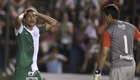 NO APARECIÓ. Paolo Hurtado se agarra la cabeza tras perderse el que pudo ser el 2-1 a los 60’. (Reuters)