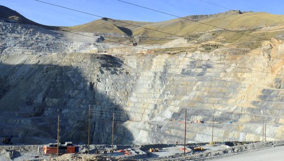 En Perumin se mostró el potencial que tiene el país, una cartera de inversiones que está intacta y que se ha venido retrayendo por la caída en la competitividad minera del país, señala Castilla.