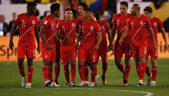 Selección peruana: Hinchada le expresa su apoyo tras derrota ante Colombia. (AFP)