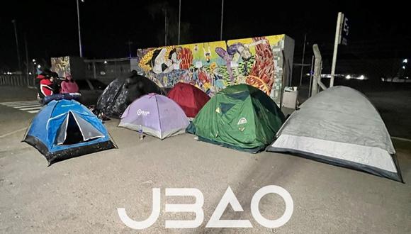 Fanáticas del cantante Justin Bieber acampan en los exteriores del Estadio La Plata. (Foto: Facebook Justin Bieber Argentina Oficial)