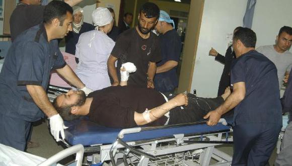 Uno de los heridos en Turquía es evacuado. (Reuters)