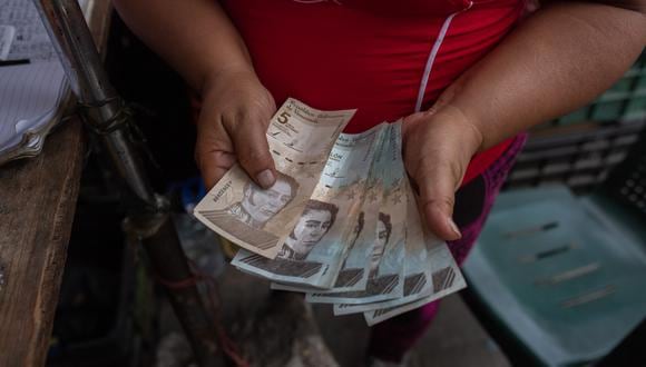 En Venezuela, el salario mínimo mensual es de 130 bolívares, equivalentes a 6,07 dólares. (Foto: Federico PARRA / AFP)