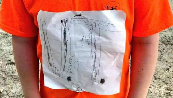 Niño que sufrió bullying tras crear su propio diseño de una camiseta obtuvo una beca universitaria. (Foto: Facebook/Laura Snyder)