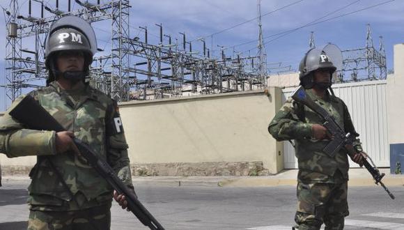 TOMADA. Fuerzas Armadas bolivianas custodian las instalaciones de Transportadora de Electricidad. (AP)