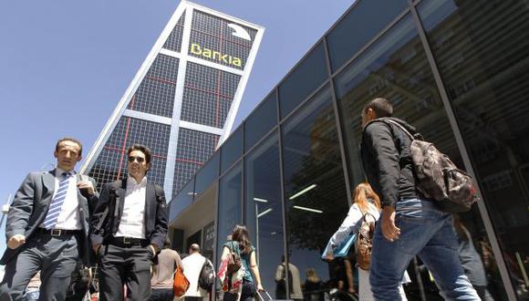 Los bancos españoles necesitan más de 40 mil millones de euros para su rescate. (Reuters)