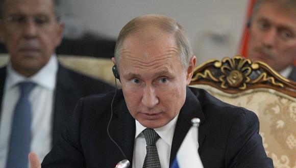 Vladimir Putin explicó que la situación tiene que ver con varios "golpes" que sufrió la economía rusa en los últimos años. (Foto: EFE)