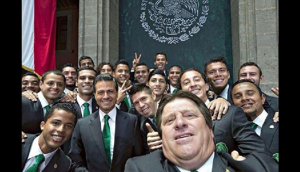 México llegó con todo. Los mexicanos han demostrado que pueden dar la sorpresa en Brasil 2014. Aquí podemos ver a toda la delegación ‘azteca’ más unidos que nunca. (sunoticiero.com)