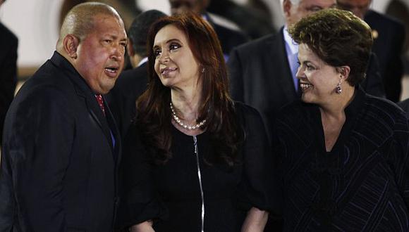 Chávez no pudo retener a las mandatarias en el foro que impulsa. (Reuters)