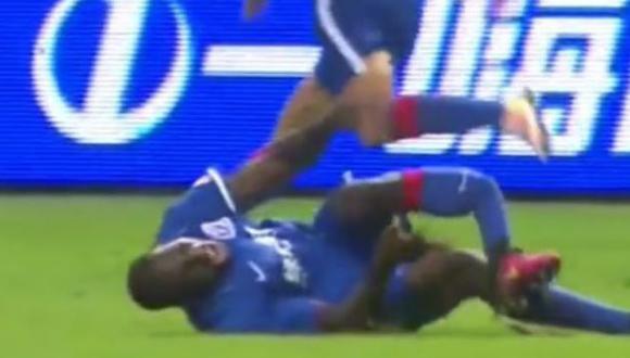 Demba Ba sufrió una espeluznante lesión durante un partido del fútbol chino. (Captura)