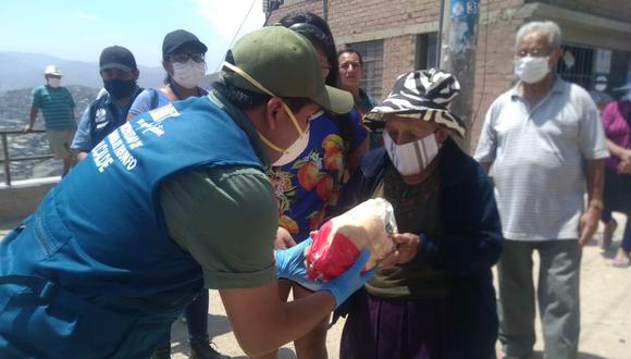 Familias más necesitadas de Villa María del Triunfo recibió donación de pollos para que subsistan durante algunos días de la cuarentena. (Municipalidad VMT)