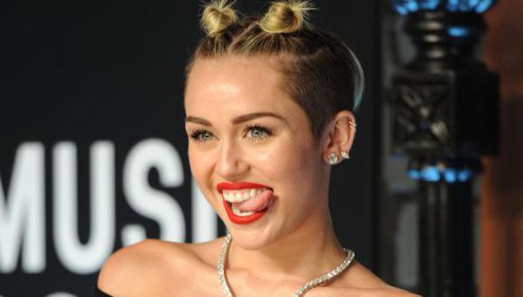 Miley Cyrus empieza a pagar por su desenfreno. (AP)