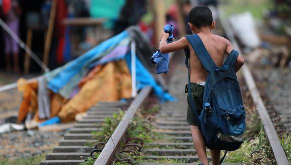 La migración venezolana ha aumentado a 3 millones de personas en los últimos tres años, y los padres se ven forzados a tomar la difícil decisión de dejar a sus hijos en el país. (Foto referencial: EFE)