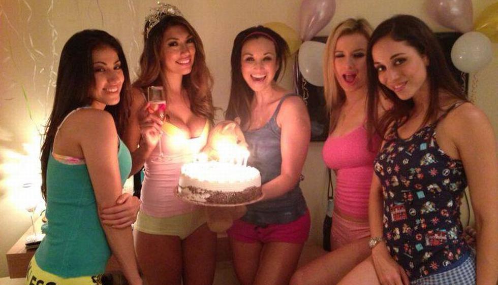 Olinda Castañeda y Katherine Mayer celebraron con sus amigas sus cumpleaños. (Facebook)