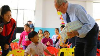PPK celebra su cumpleaños 79 visitando a niño en Comas