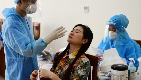 Foto referencial. Casi un tercio de los 100 millones vietnamitas que se encuentran confinados para evitar contagios de coronavirus. (Photo by Nhac NGUYEN / AFP)