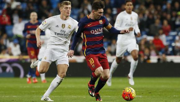 Barcelona y Real Madrid llegan con todas su figuras al clásico de la liga española. (AFP)