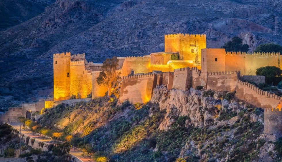 1.	Alcazaba de Almería es un complejo fortificado al sur de España que en la serie se transformó en Sunspear, capital de Dorne – hogar de la familia Martell. (HBO)