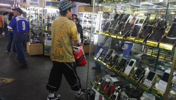 Las Malvinas y La Cachina, en el Cercado de Lima, son los principales centros de venta de celulares robados. (USI)