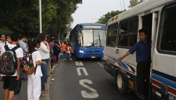 Municipalidad de Lima retirará 7 mil vehículos del Corredor Javier Prado (Peru21)