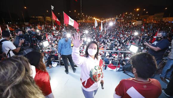 Keiko Fujimori participó en una una marcha por las calles de Lima, organizada por diferentes colectivos y grupos de simpatizantes de Fuerza Popular, cuya concentración tuvo lugar en el Campo de Marte. (Foto: César Bueno / @photo.gec)
