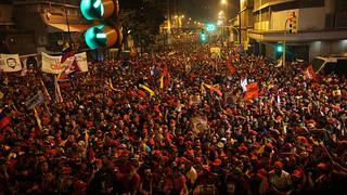 Hugo Chávez logra tercera reelección con 54% de votos