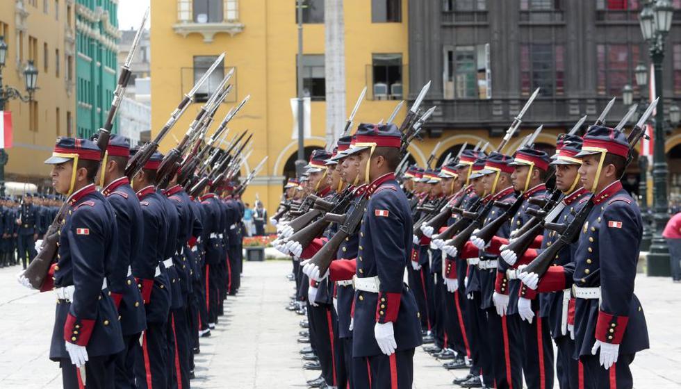 Batallones de soldados se instalaron en la Plaza Mayor de Lima. (Nancy Dueñas)