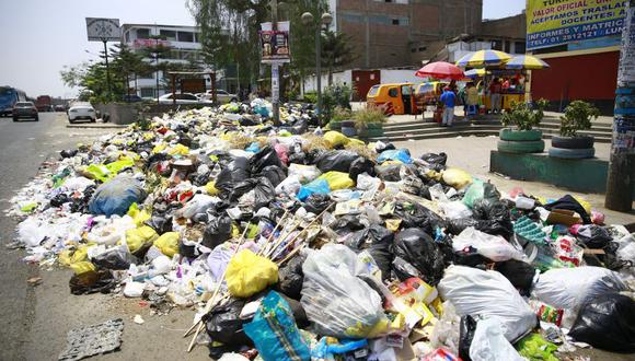 Villa María del Triunfo fue declara en emergencia ambiental ante las grandes acumulaciones de basura. (El Comercio)
