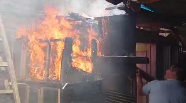 Bomberos y serenos sofocaron las llamas. (Foto: Municipalidad de Surco)