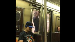 Hombre utiliza técnica que no debes imitar al viajar en el metro [VIDEO]