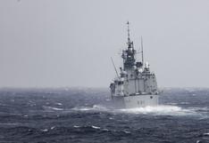 Buques de guerra de Estados Unidos y Canadá navegan por el Estrecho de Taiwán