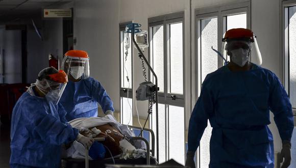 Argentina atraviesa desde fines de marzo pasado un vertiginoso aumento de los casos de la COVID-19, con creciente nivel de ocupación de camas en las unidades de terapia intensiva. (Foto: RONALDO SCHEMIDT / AFP)
