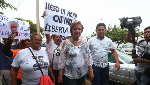 Luisa María Cuculiza visitó al ex presidente en la Clínica Centenario.
