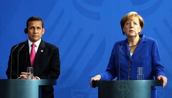 Humala y Merkel dieron declaraciones al término de su reunión. (AFP)