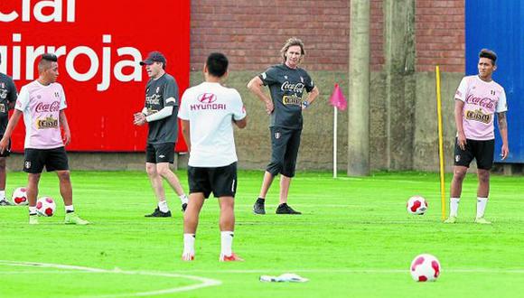 Palabras del ‘Tigre’. Ricardo Gareca tuvo primer encuentro con sus jugadores en la Videna. (Andrés Valle)