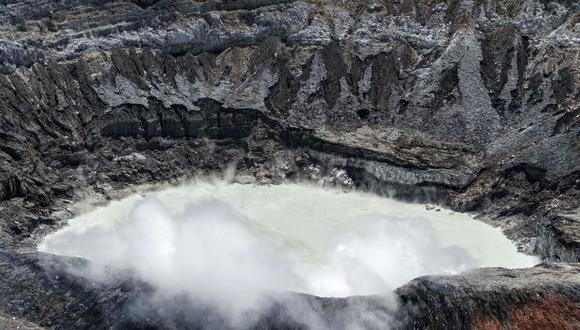 El Poás entró en actividad el pasado 6 de febrero con salida de gases y durante los siguientes días presentó varias erupciones de 50 a 100 metros sobre el cráter. (Foto: AFP / Referencial)