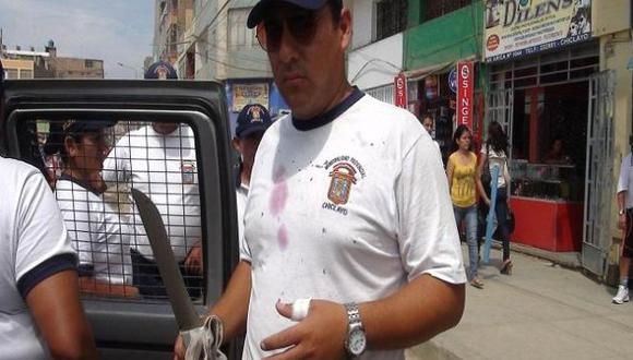 Comerciantes cortan dedo a policía municipal durante desalojo. (RPP)